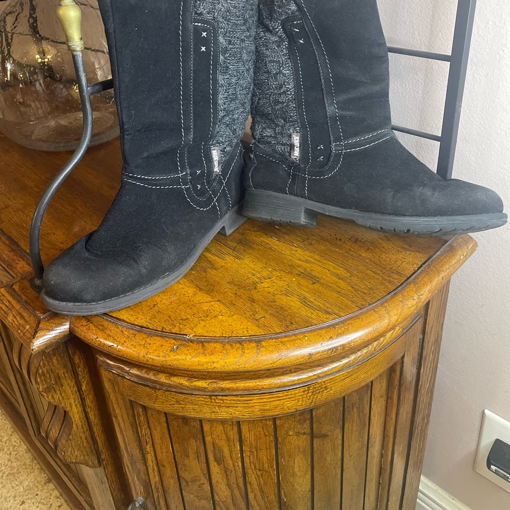 Faux Fur Lined Muk Luks Boots - Size 9